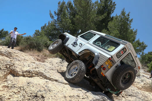 לנדרובר דיפנדר לנדרובר דיפנדר